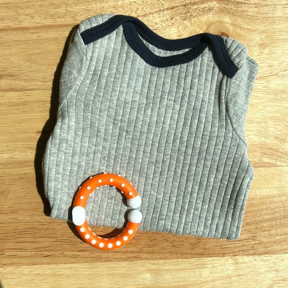 Newborn bodysuit 🥰 - Picture 1 of 3